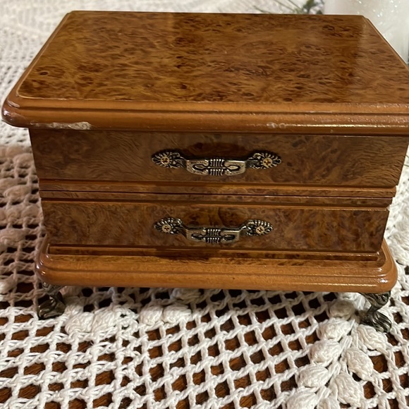 Jewelry & Box - Picture 5 of 7